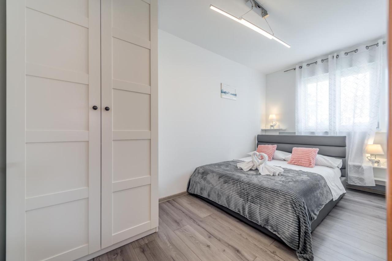 Summer Orchid - Spacious Duplex By The Beach & Ps5 Stobreč المظهر الخارجي الصورة
